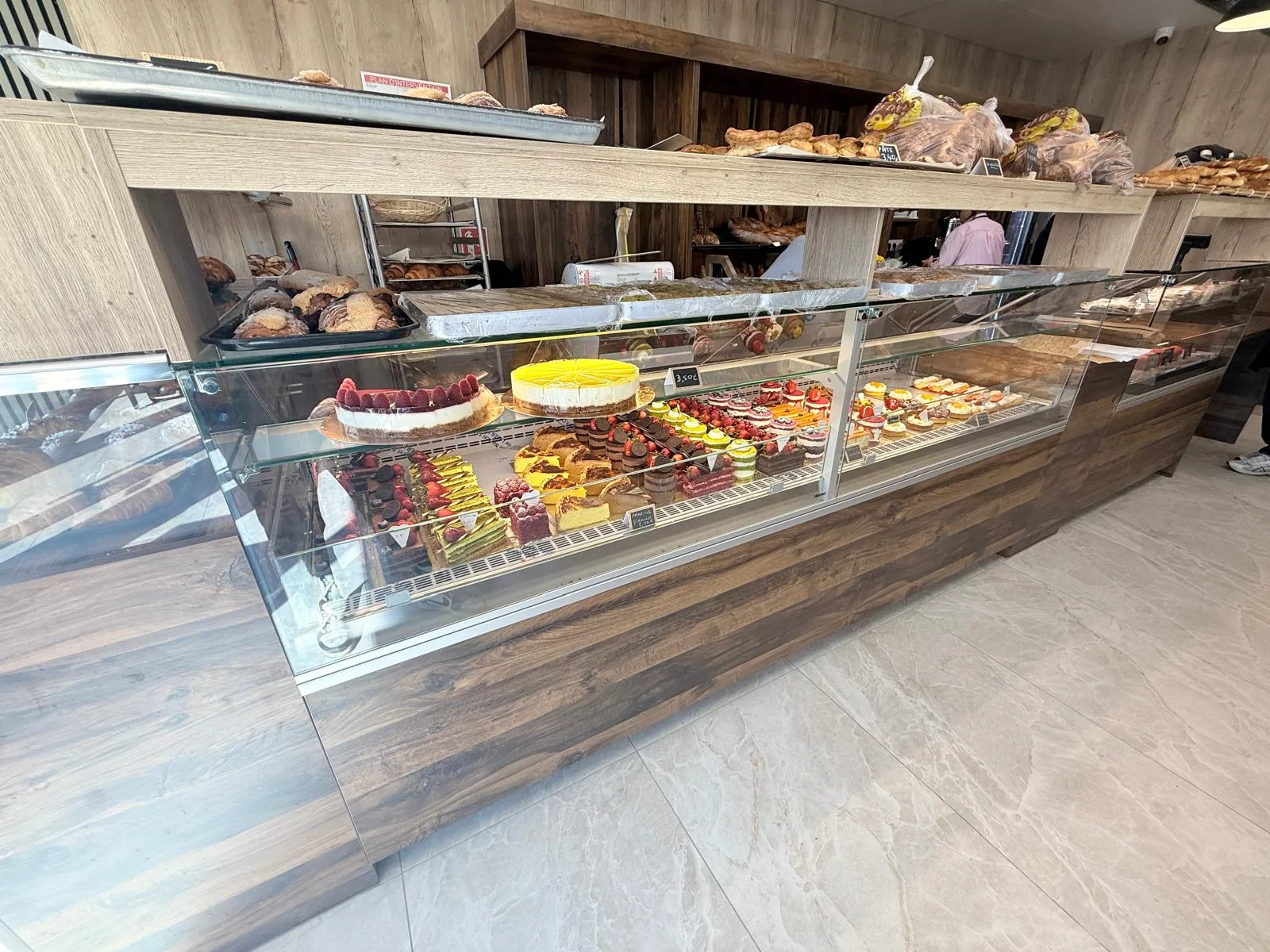 Vitrine de la boulangerie-pâtisserie Simit et Café à Tomblaine