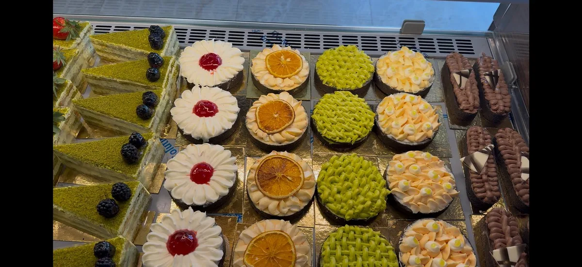 Tartelettes pistache, cerise et orange artisanales